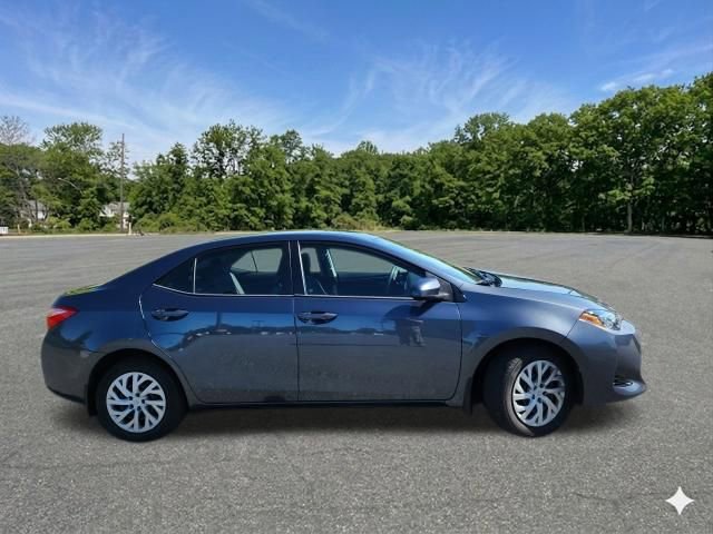 Used 2017 Toyota Corolla LE w/ Carpet Mat Package (TMS) FWD image 7