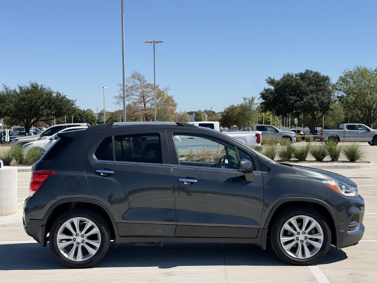Used 2020 Chevrolet Trax Premier w/ LPO, Protection Package FWD image 3