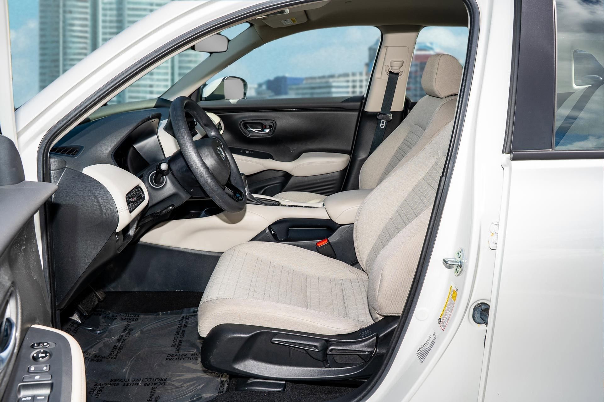 Used 2023 Honda HR-V LX image 15