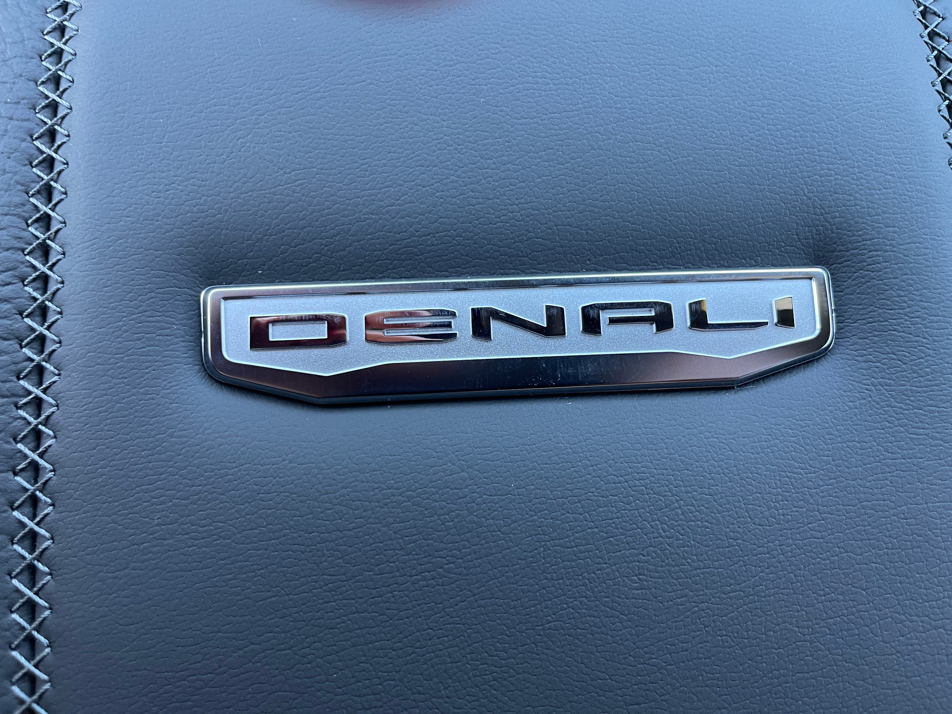 New 2026 GMC Yukon XL Denali AWD/4WD image 17
