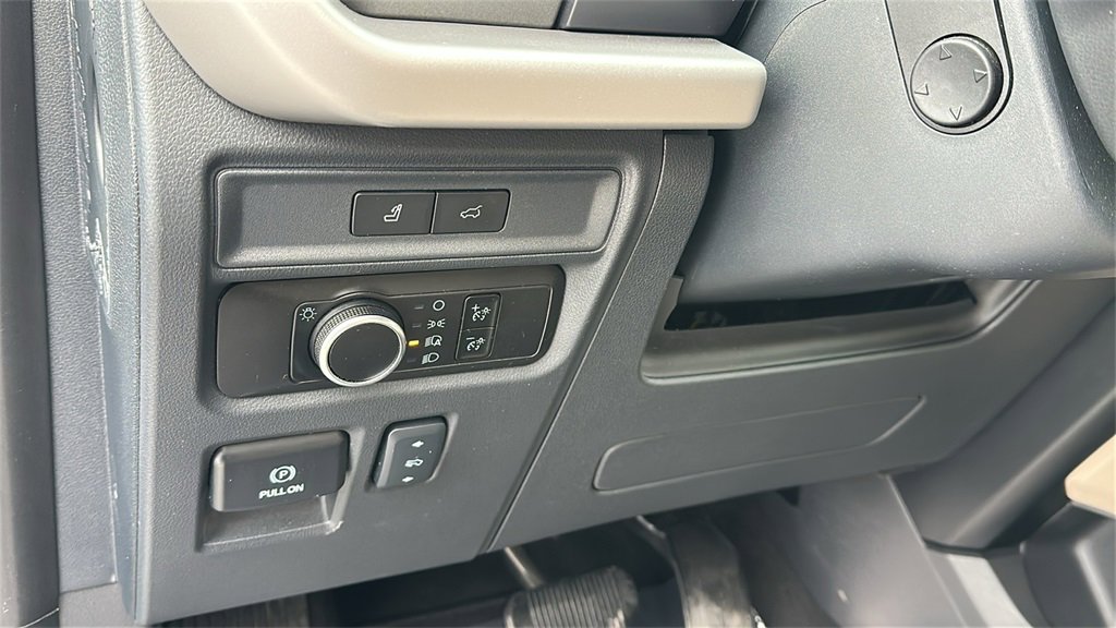 Used 2024 Ford Expedition Max XLT image 16