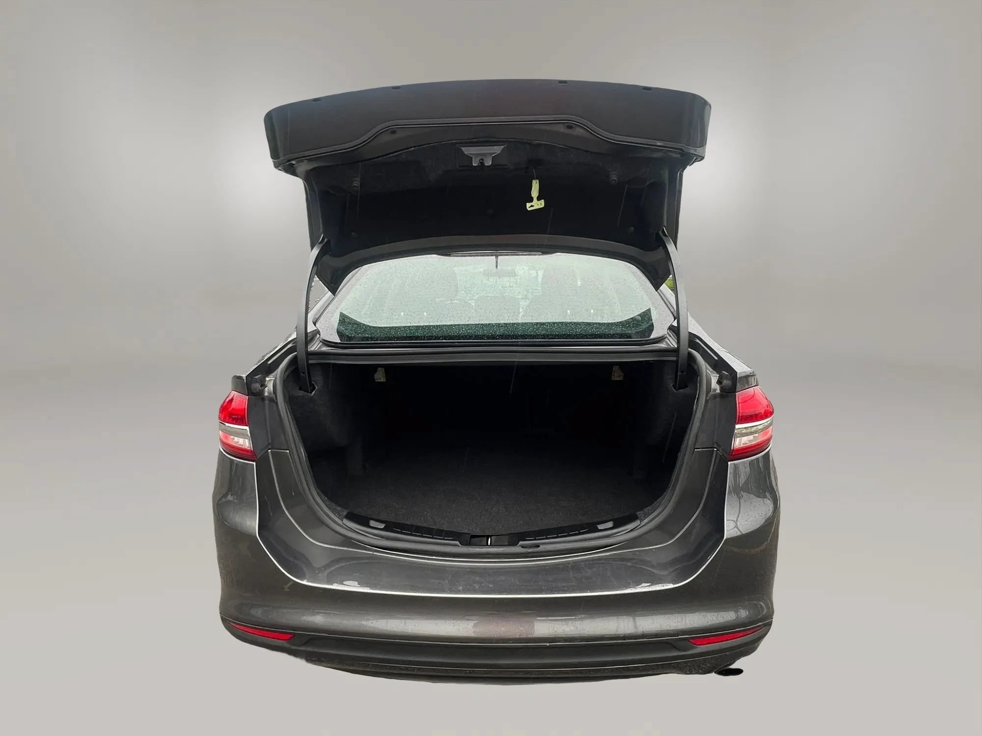 Used 2018 Ford Fusion SE FWD image 5