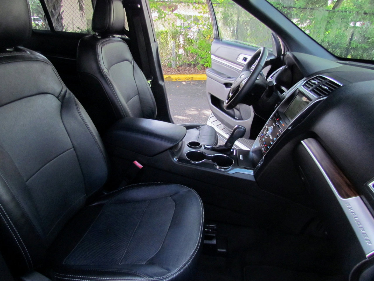 Used 2018 Ford Explorer Limited w/ Equipment Group 301A image 18