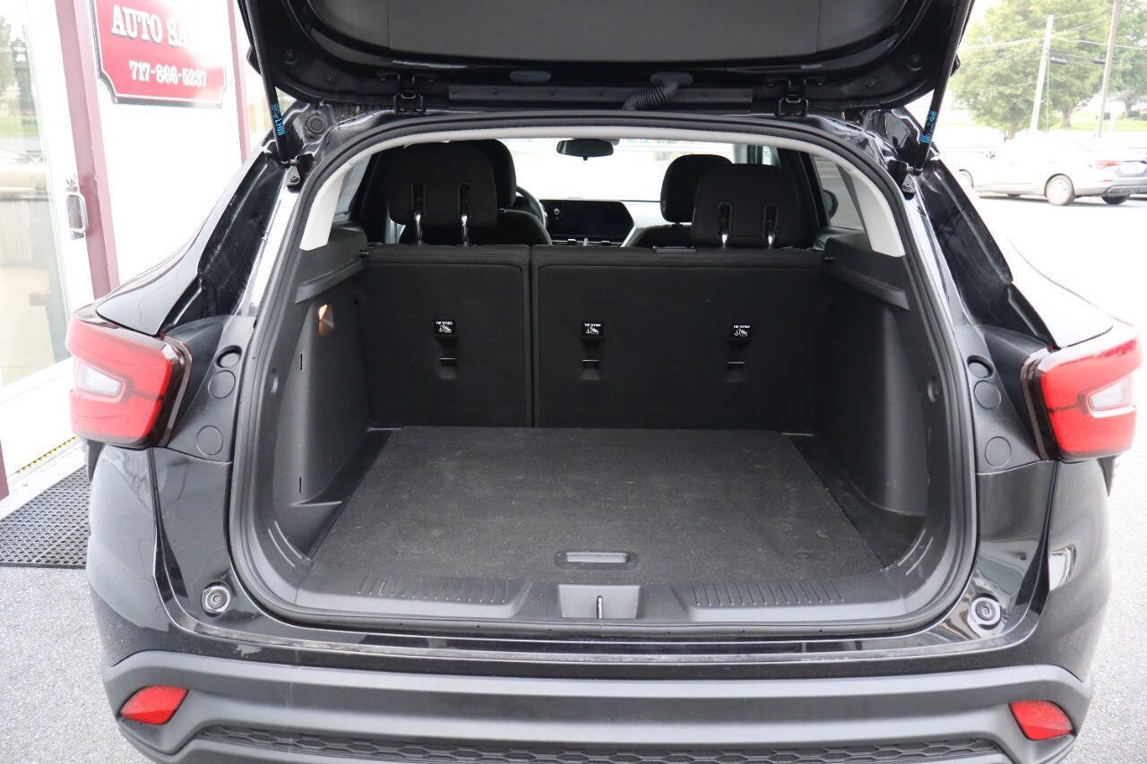 Used 2024 Chevrolet Trax LS w/ LS Convenience Package FWD image 4