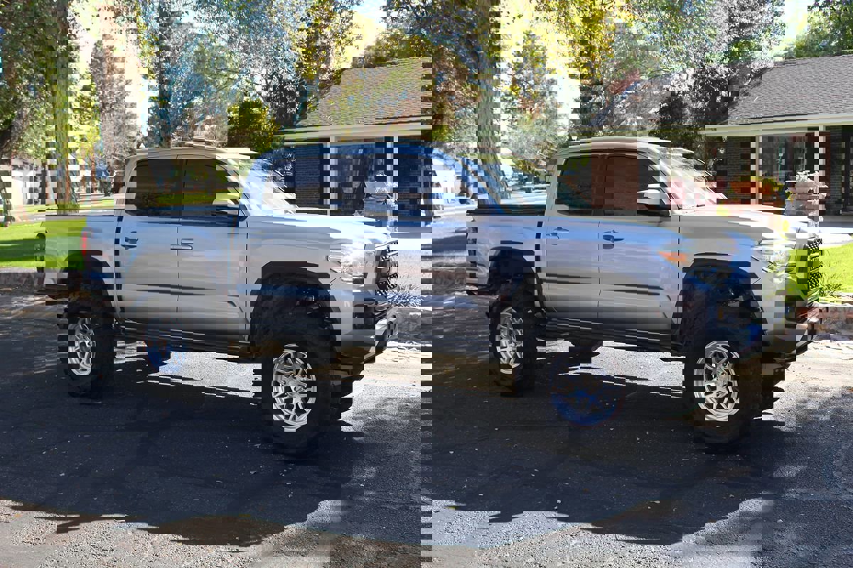 Used 2017 Toyota Tacoma TRD Off-Road image 44
