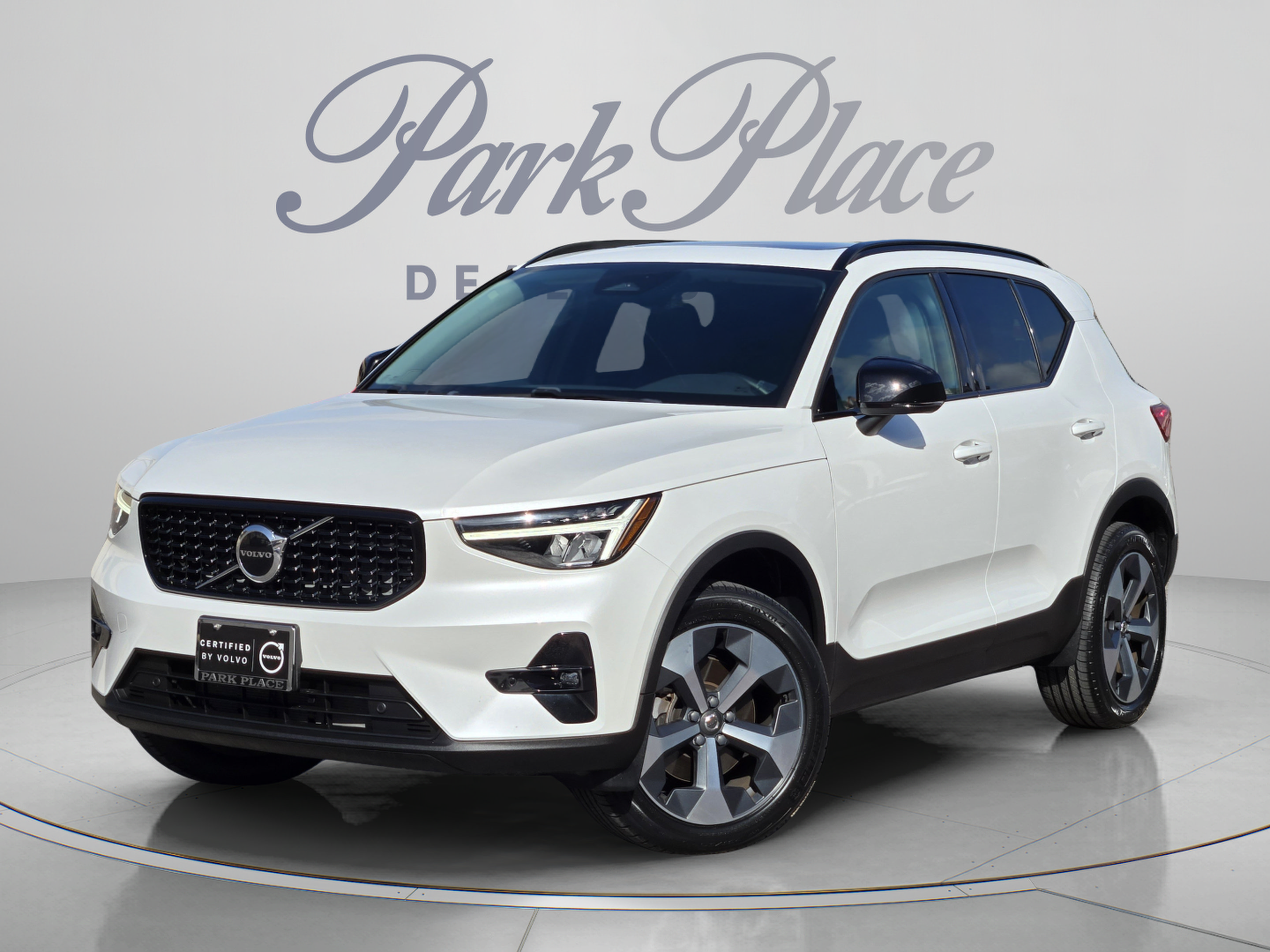 Used 2023 Volvo XC40 B4 Plus w/ Protection Package Premier FWD image 1