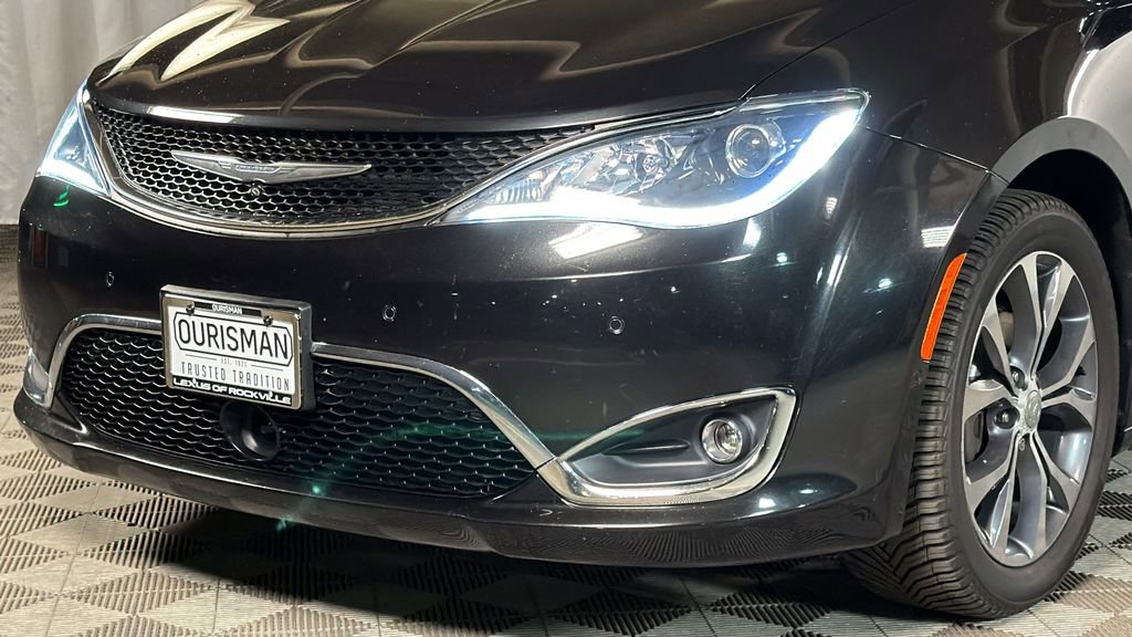 Used 2017 Chrysler Pacifica Limited FWD image 3