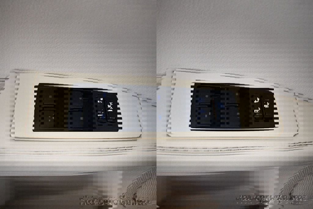 Used 2013 Lexus ES 300h image 32