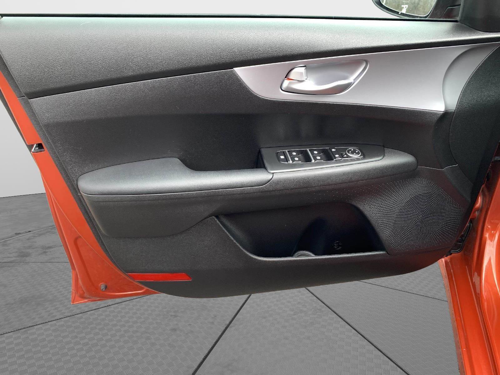 Used 2023 Kia Forte LXS w/ LXS Technology Package image 11