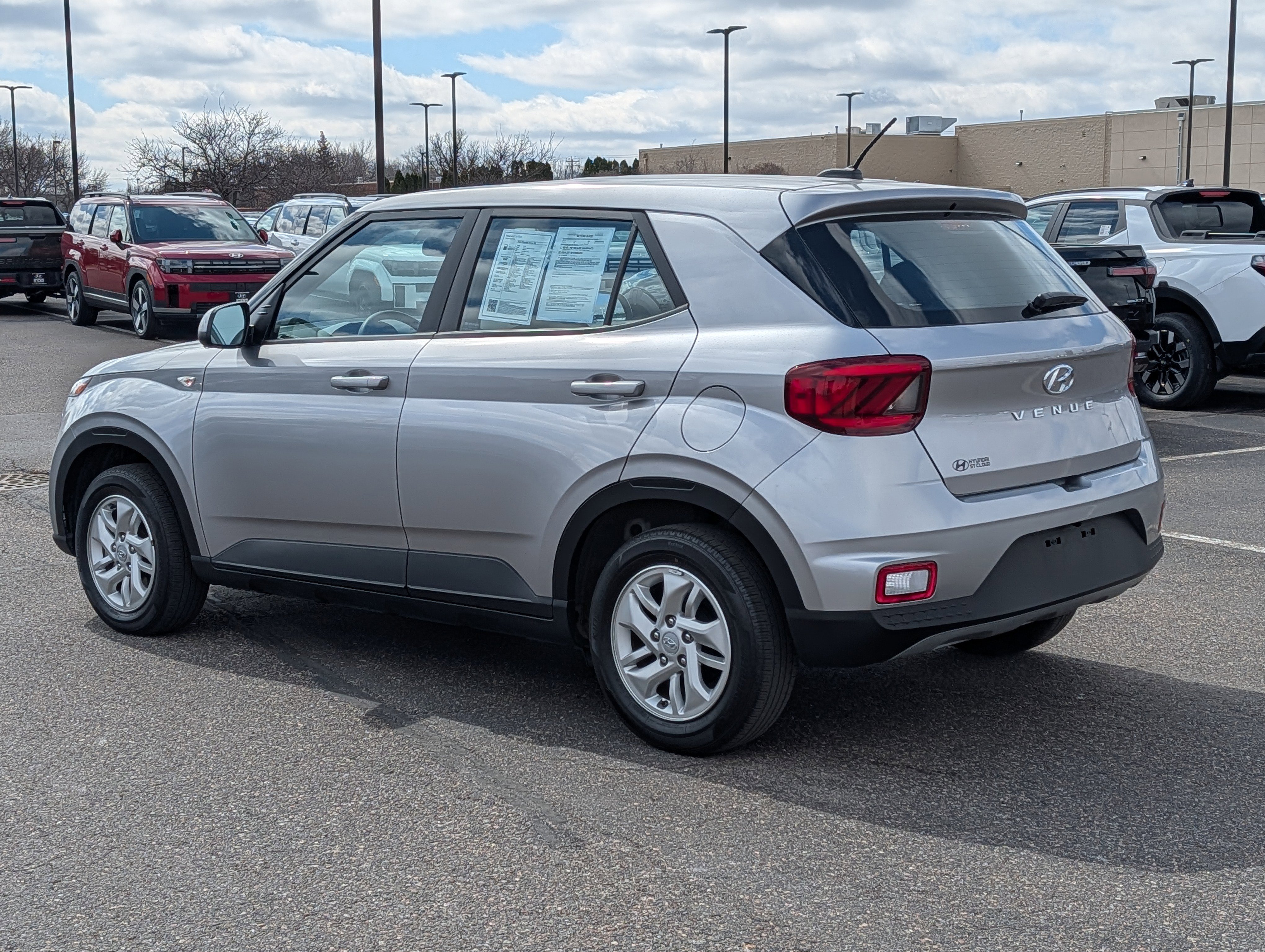 Certified 2023 Hyundai Venue SE FWD image 3