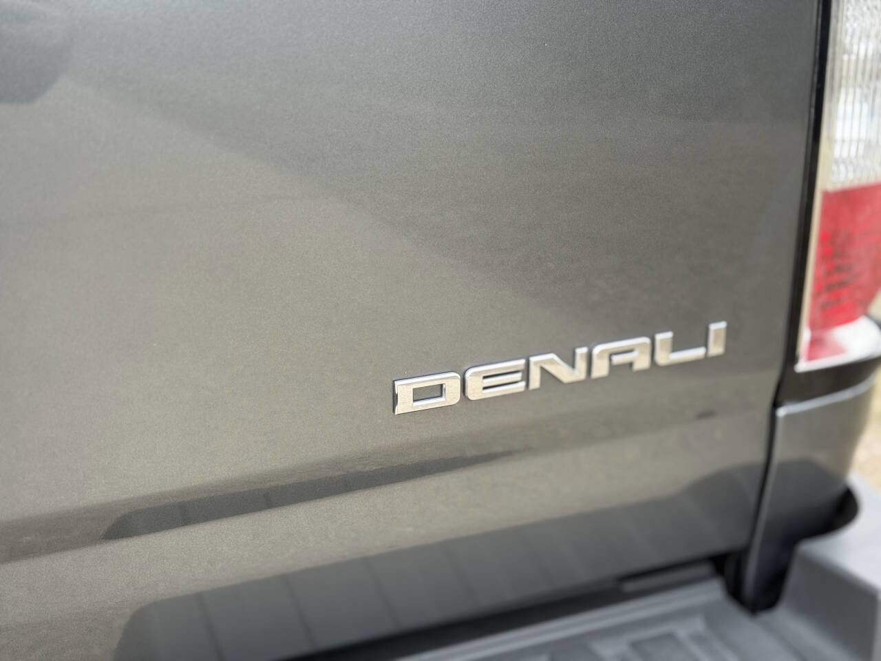Used 2020 GMC Canyon Denali image 9