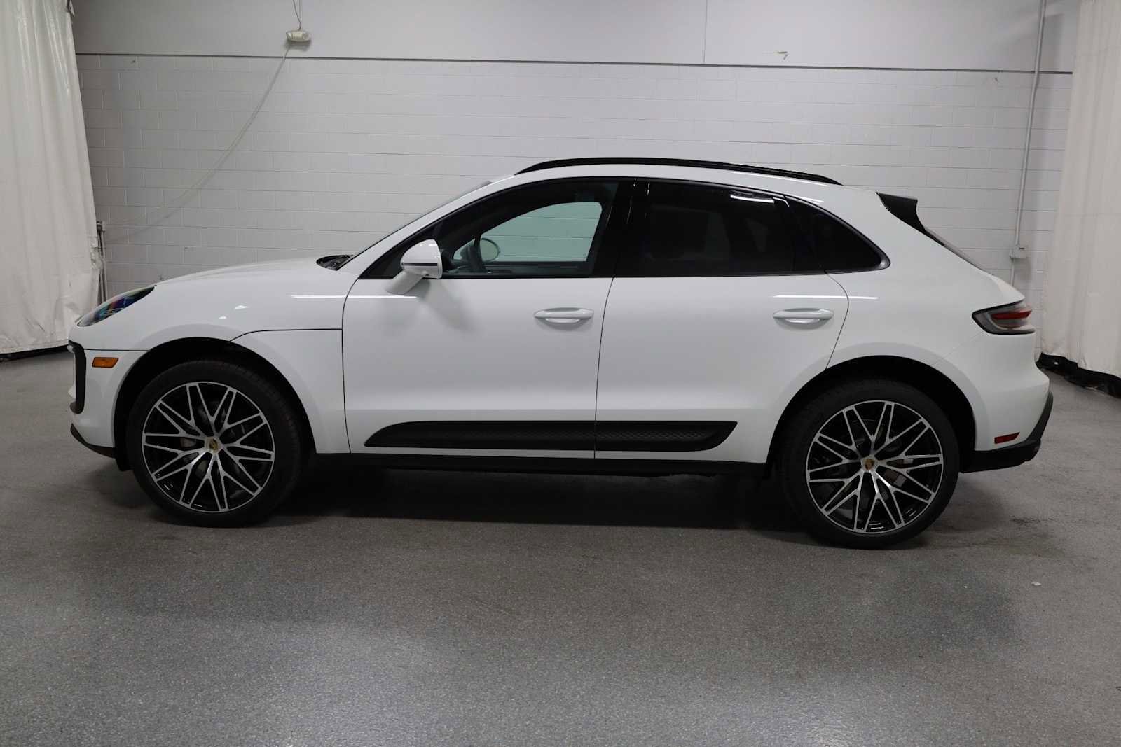 New 2026 Porsche Macan image 2