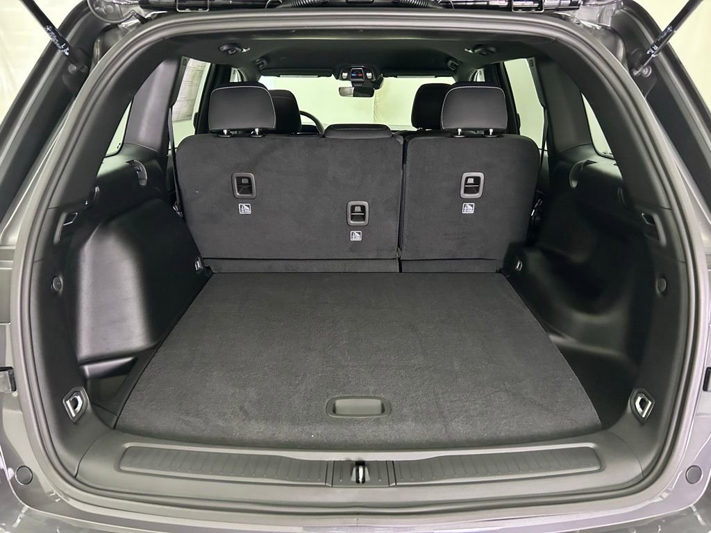 New 2025 Jeep Grand Cherokee Laredo w/ Trailer Tow Package image 11