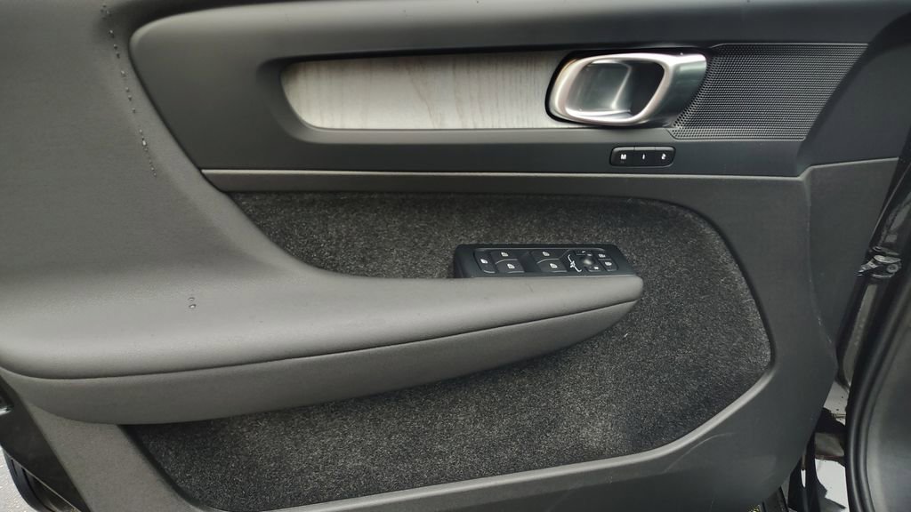 New 2026 Volvo XC40 B5 Core w/ Climate Package image 8