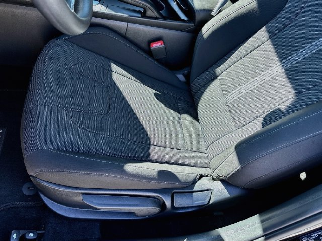 New 2026 Hyundai Elantra SE FWD image 18