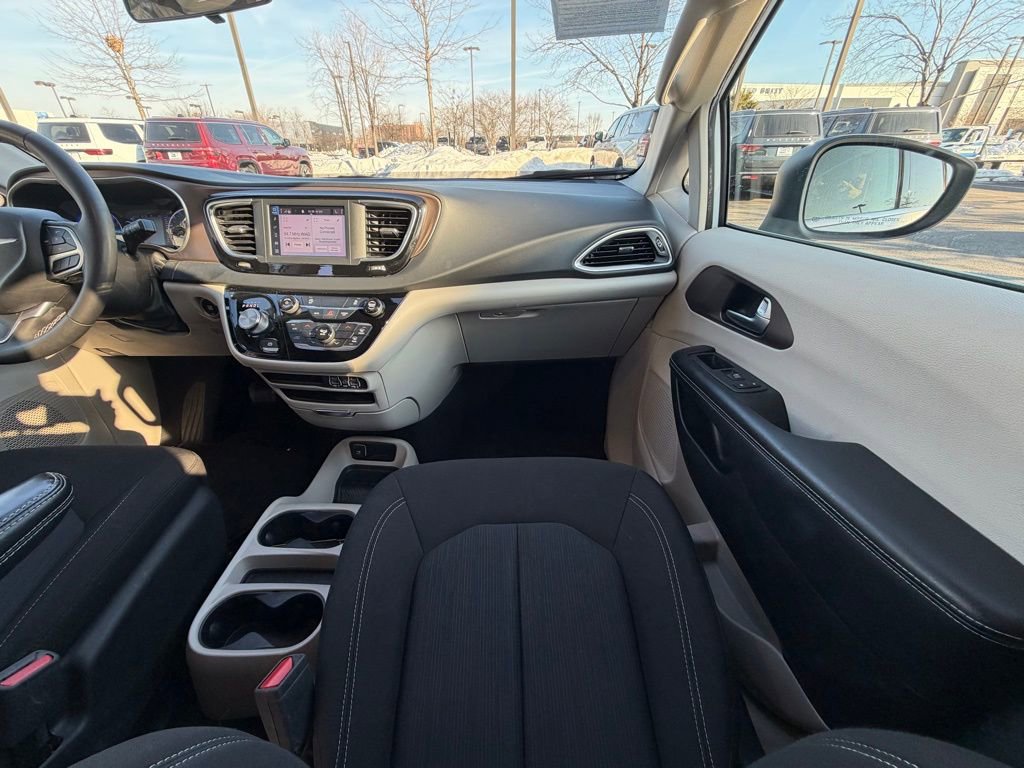 Certified 2022 Chrysler Voyager LX image 20