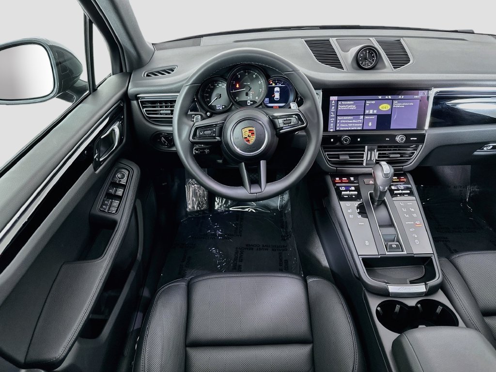 Certified 2026 Porsche Macan AWD/4WD image 25