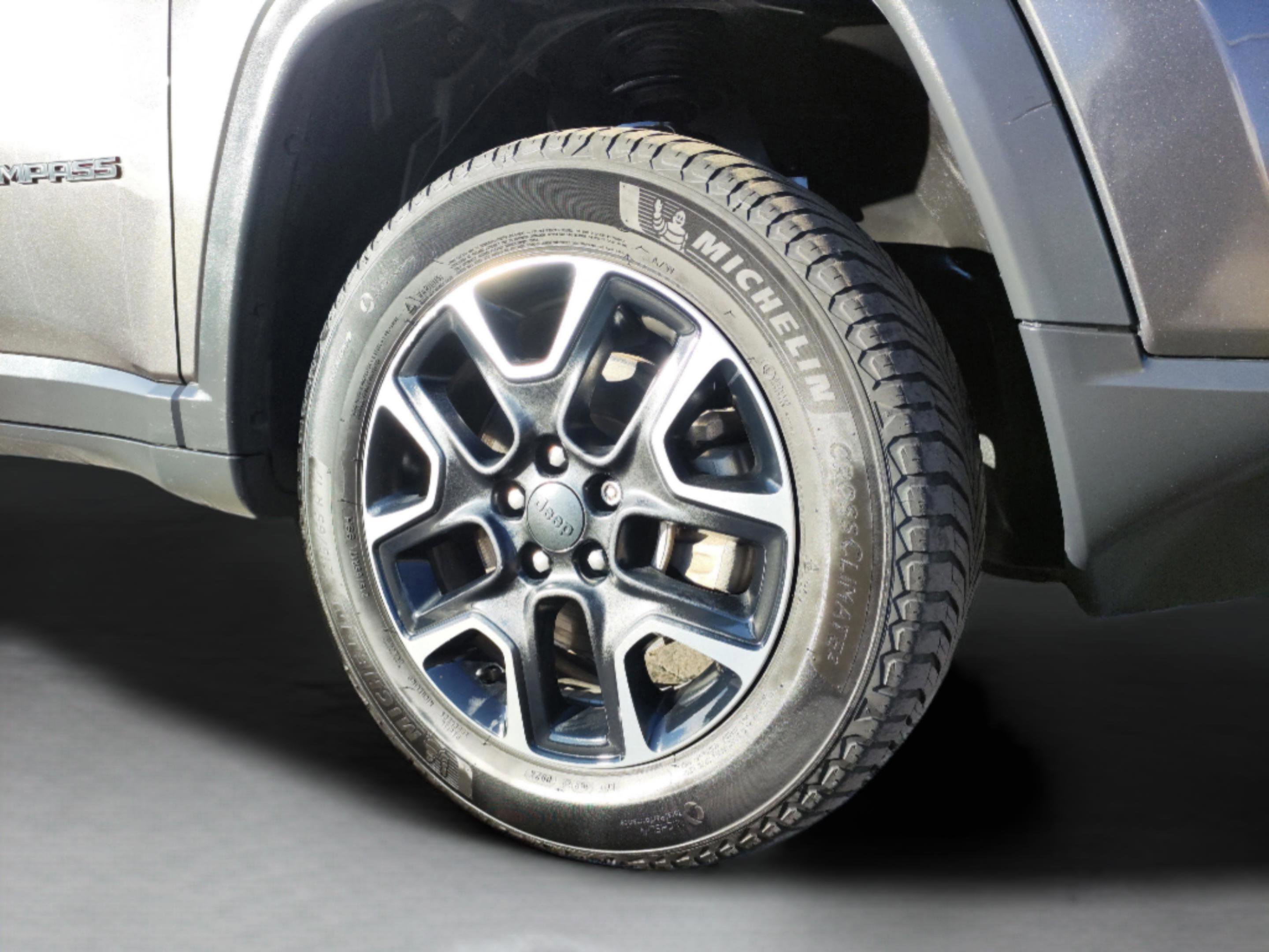 Used 2019 Jeep Compass Trailhawk w/ Cold Weather Group image 18