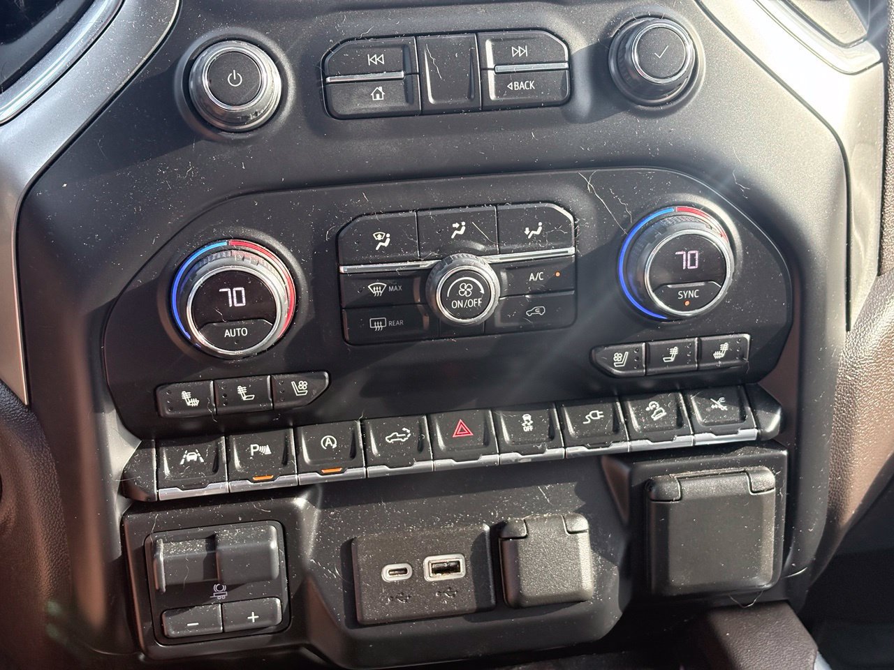 Used 2021 Chevrolet Silverado 1500 LTZ w/ Technology Package AWD/4WD image 11