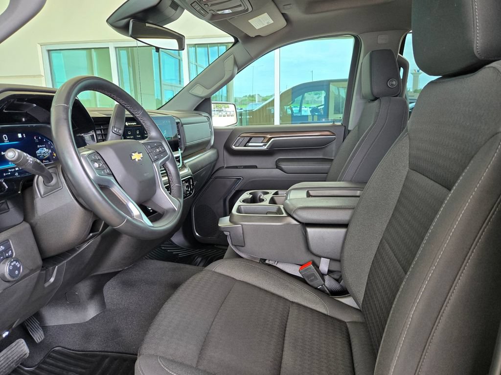 Used 2023 Chevrolet Silverado 1500 LT AWD/4WD image 9
