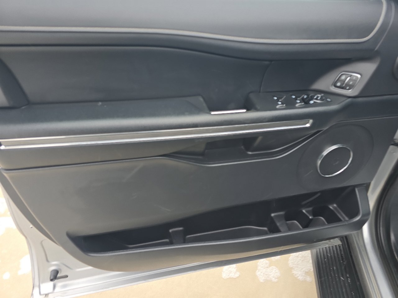 Used 2024 Ford Expedition Max XLT image 23