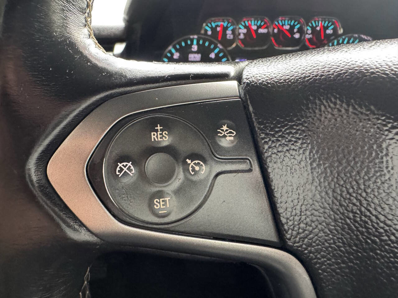 Used 2018 Chevrolet Suburban LT AWD/4WD image 50