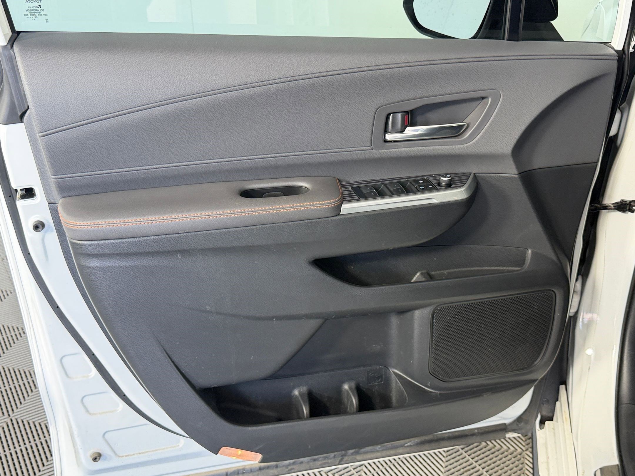 Used 2023 Toyota Sienna XSE AWD/4WD image 21