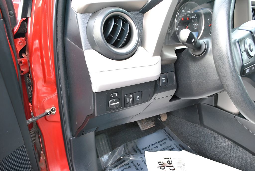 Used 2015 Toyota RAV4 LE image 28