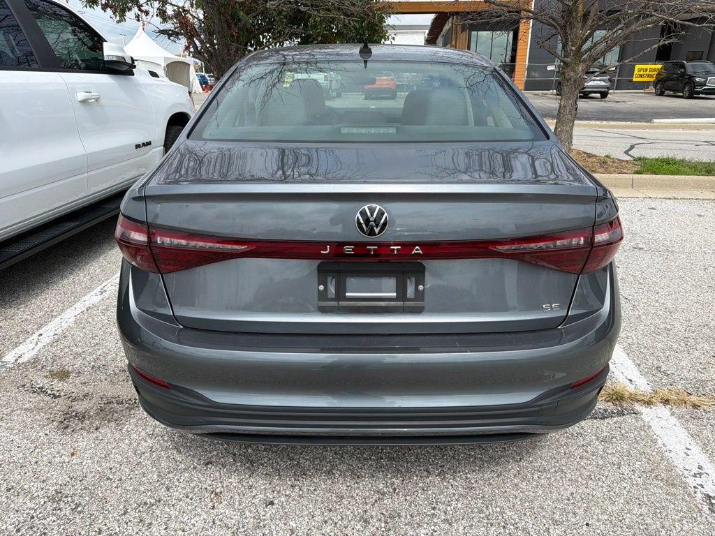 Used 2025 Volkswagen Jetta SE FWD image 4