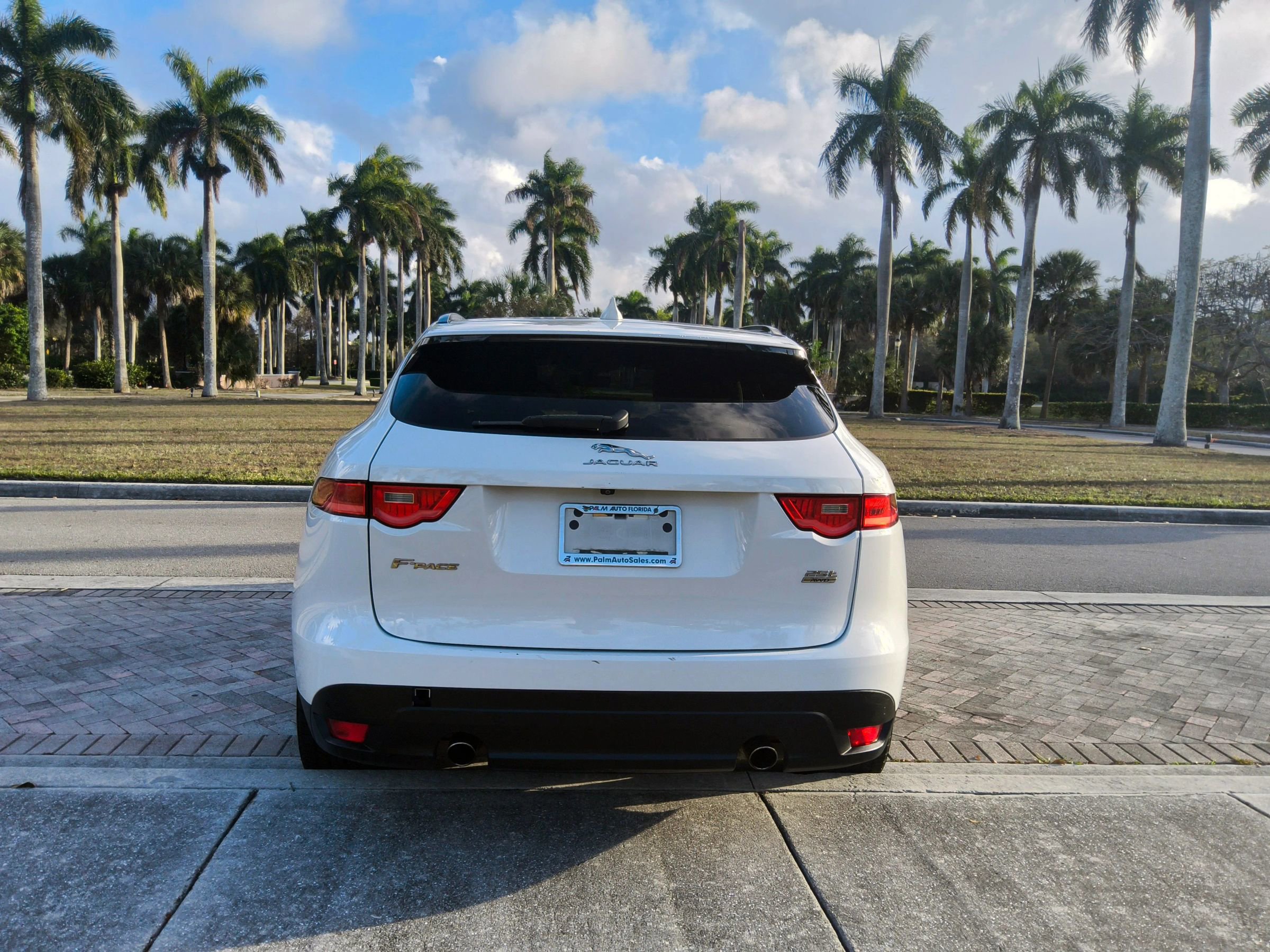 Used 2019 Jaguar F-PACE Premium image 14