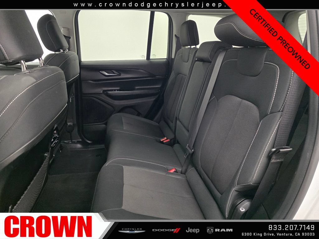 Used 2024 Jeep Grand Cherokee Laredo AWD/4WD image 18