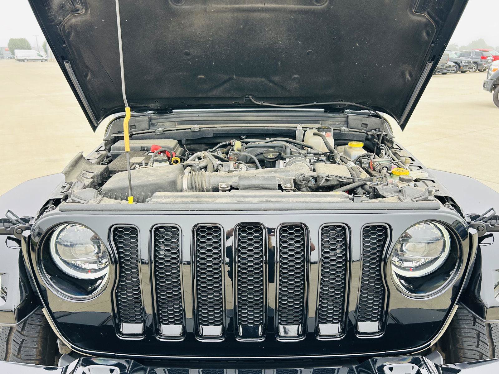 Used 2023 Jeep Wrangler Unlimited Sahara AWD/4WD image 40