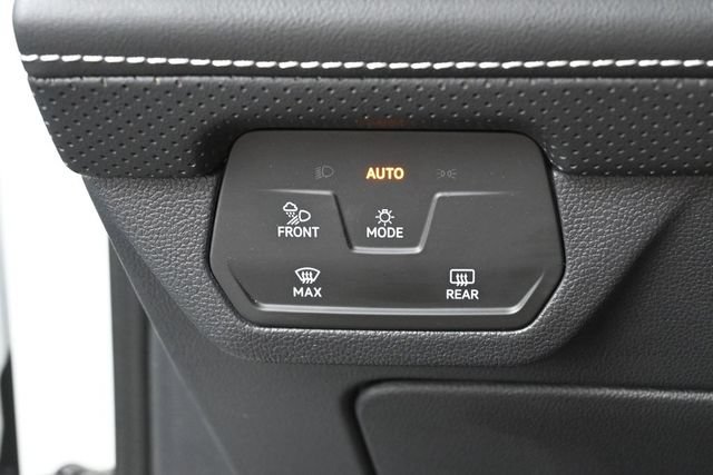 Used 2024 Volkswagen Atlas Cross Sport SE AWD/4WD image 15