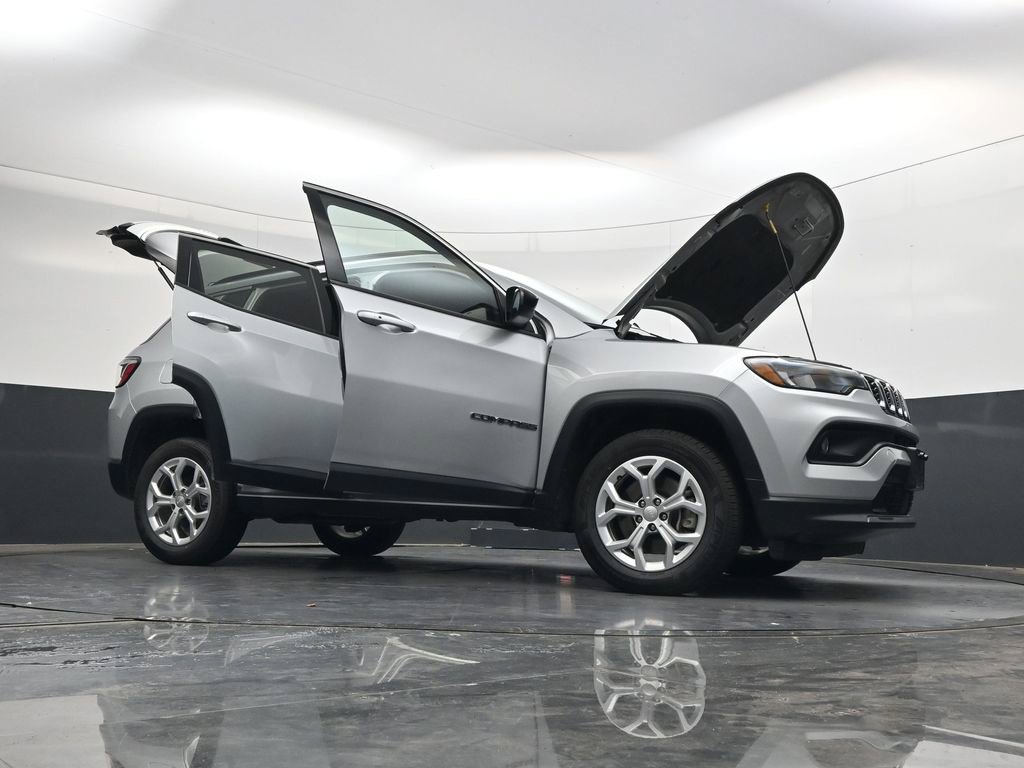 Used 2024 Jeep Compass Latitude AWD/4WD image 47