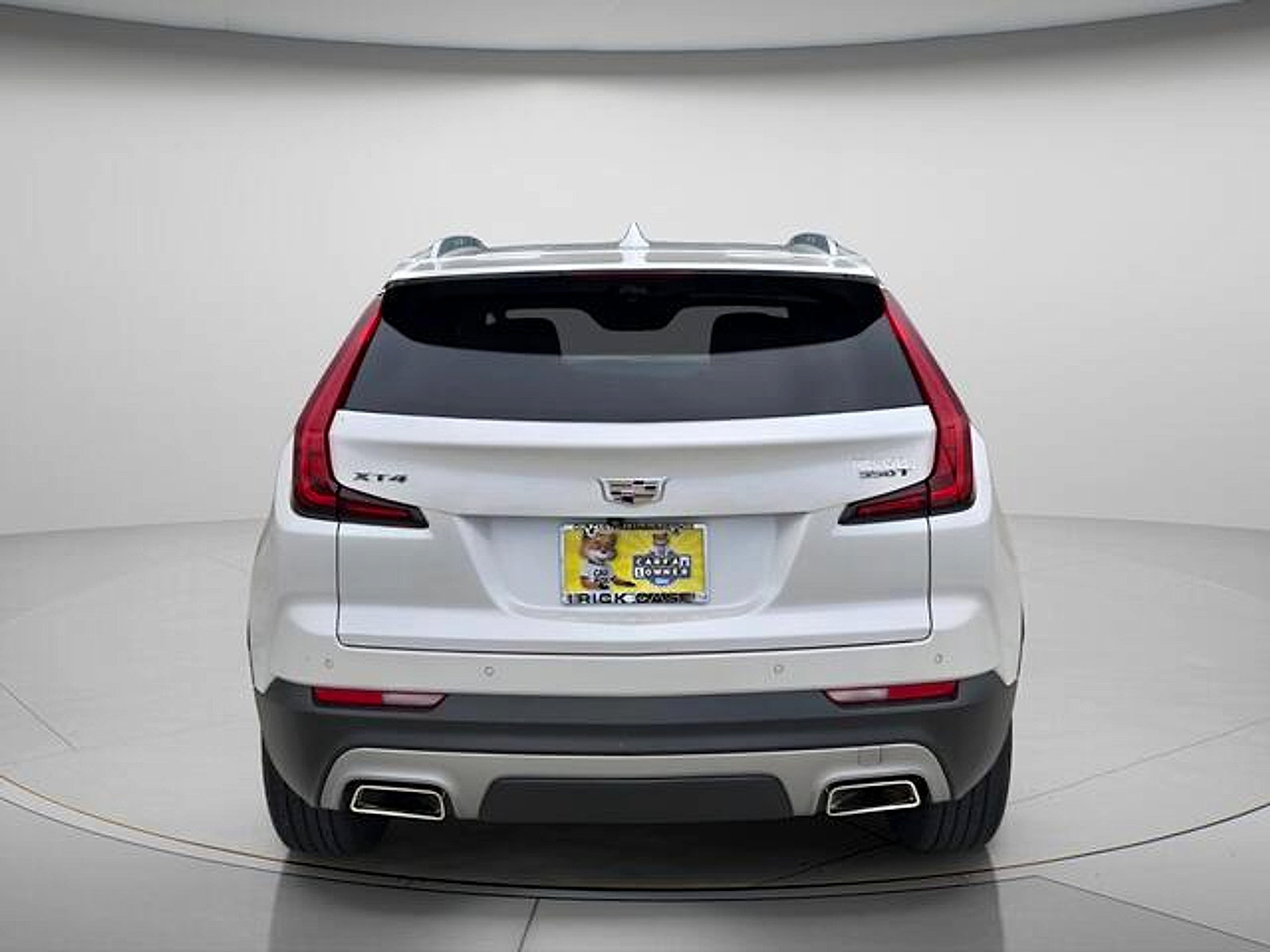 Used 2022 Cadillac XT4 Premium Luxury w/ Enhanced Visibility Package FWD image 6