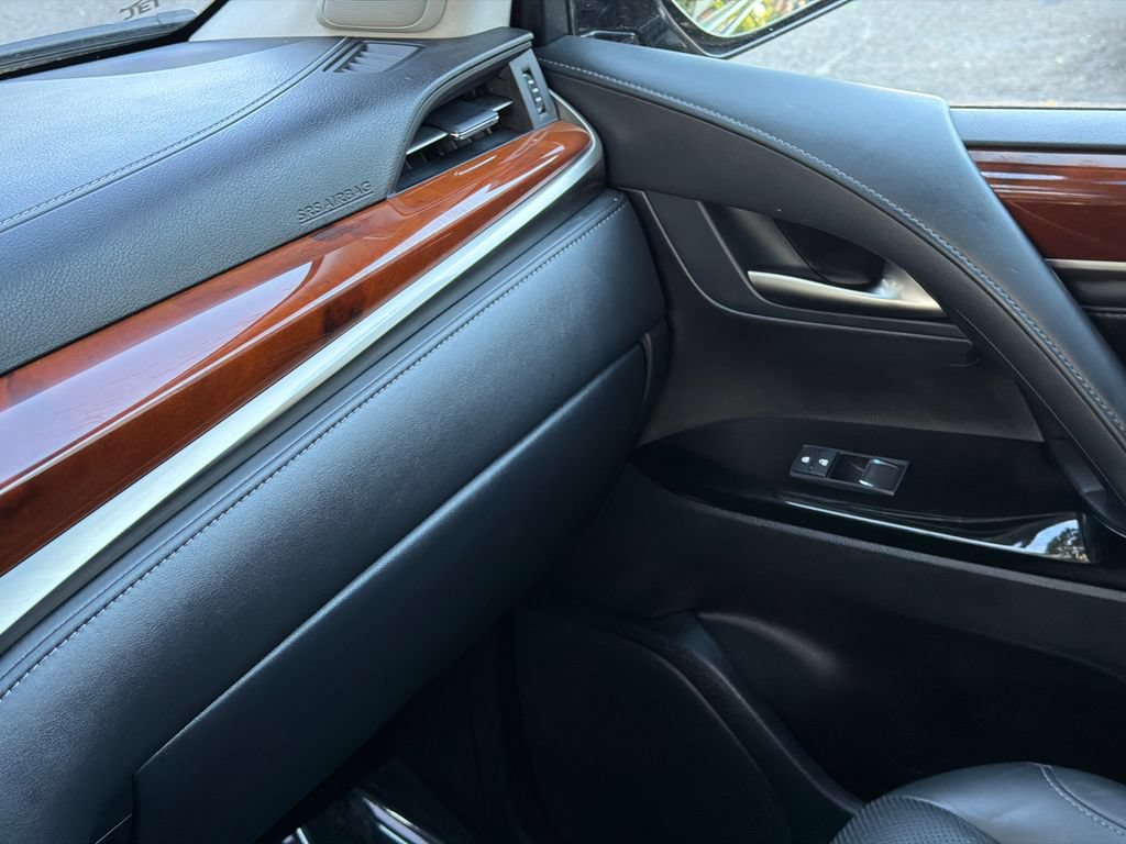 Used 2017 Lexus LX 570 4WD image 37