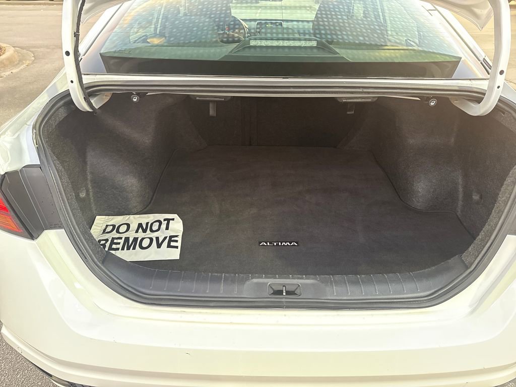 Used 2025 Nissan Altima 2.5 SV FWD image 31