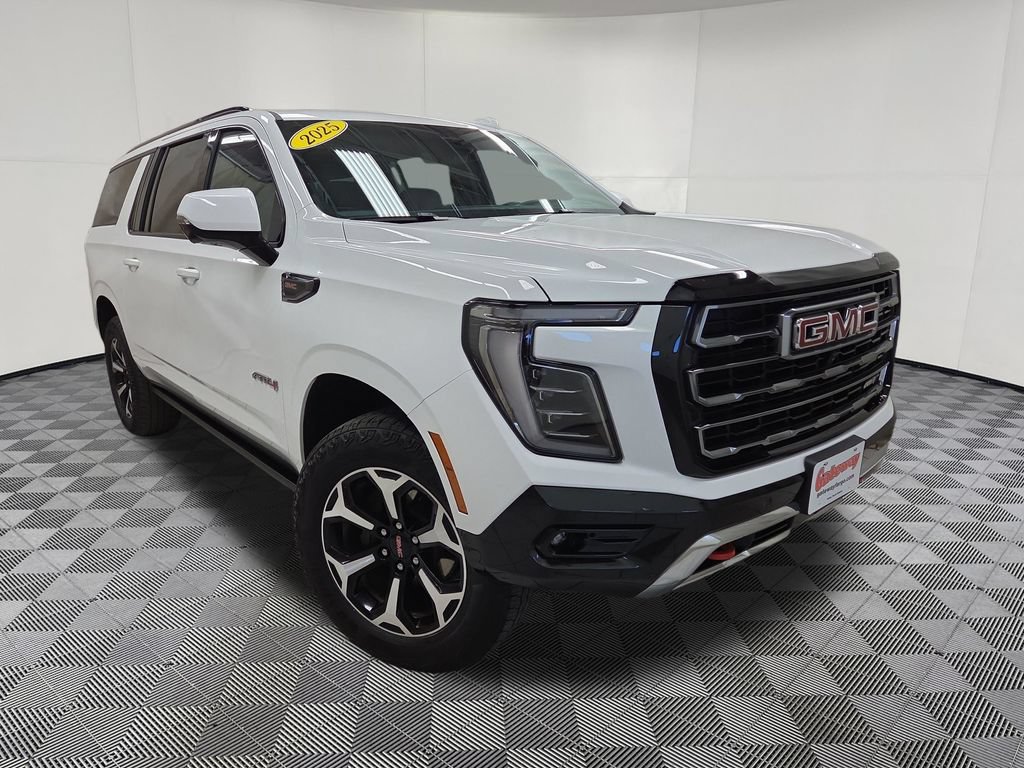 Used 2025 GMC Yukon XL AT4 w/ AT4 Premium Package AWD/4WD image 3