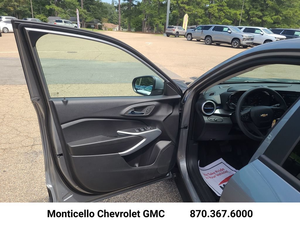New 2026 Chevrolet Trax LS w/ LS Convenience Package FWD image 13