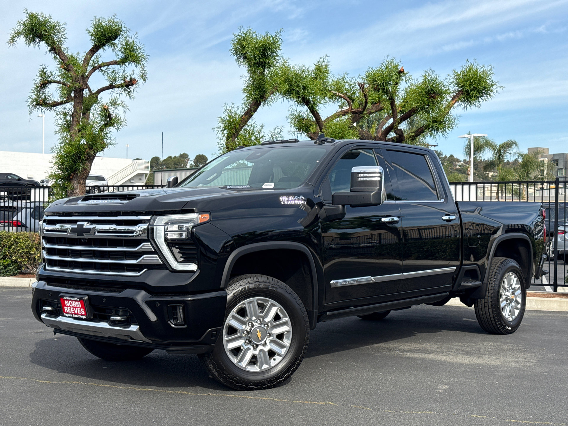Used 2025 Chevrolet Silverado 3500 High Country w/ High Country Premium Package image 2