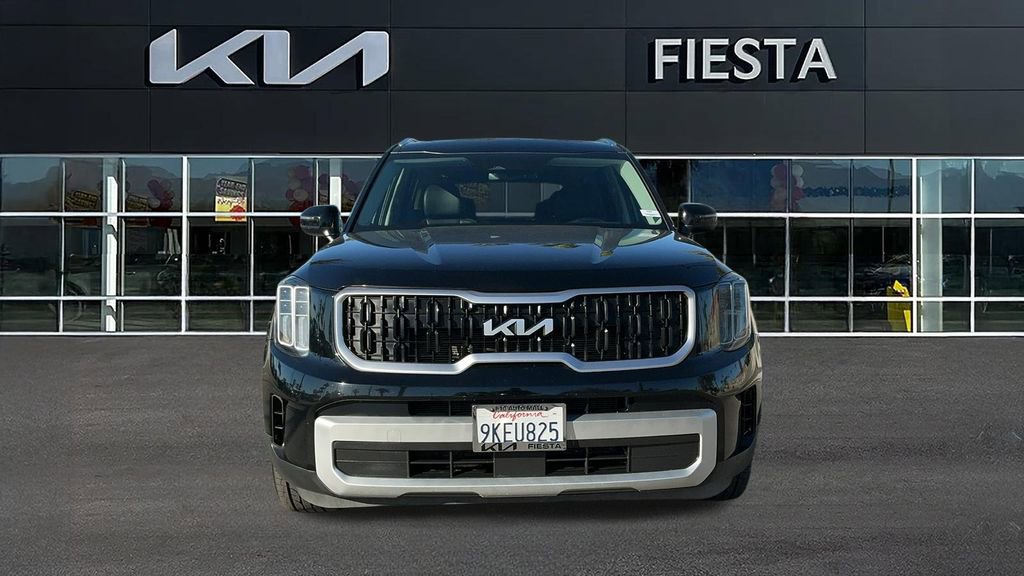 Used 2024 Kia Telluride EX w/ EX Captain's Chair Package FWD image 3