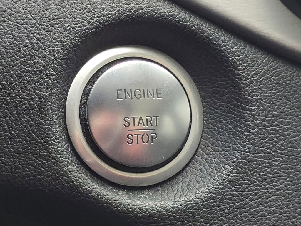 Certified 2020 Mercedes-Benz GLA 250 4MATIC image 35