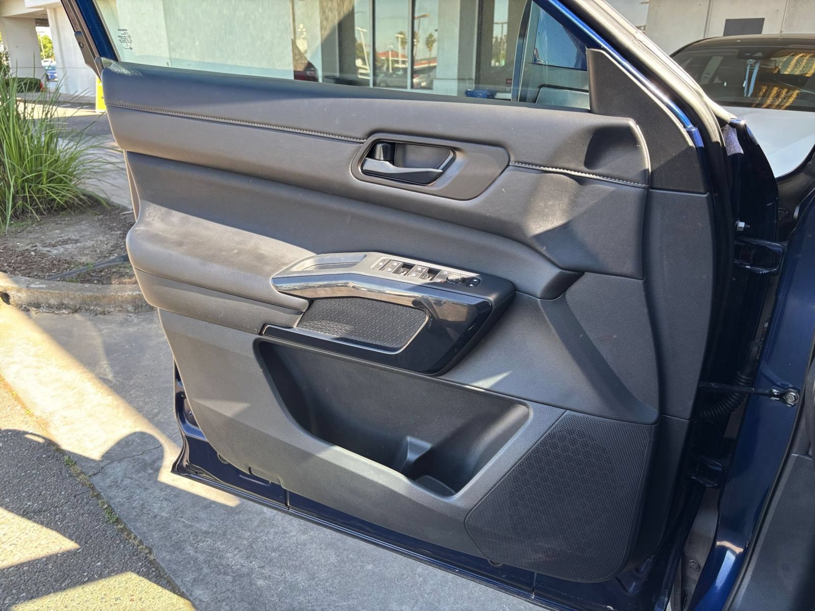 Used 2025 Nissan Pathfinder SV FWD image 18