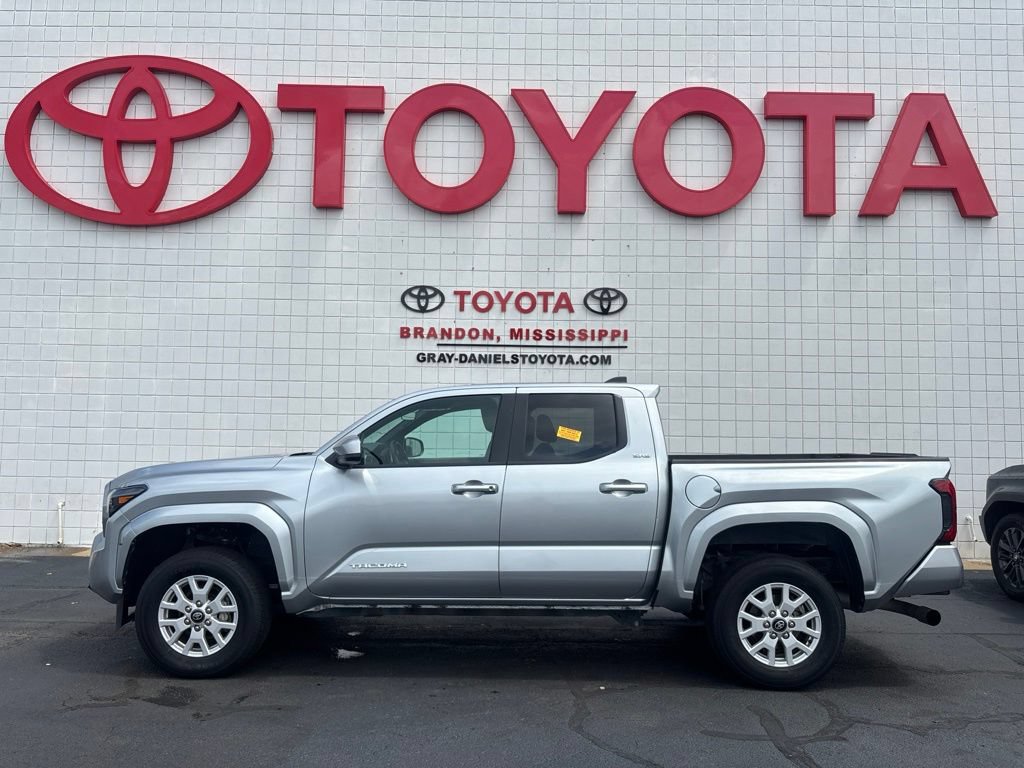 Used 2024 Toyota Tacoma TRD Sport AWD/4WD image 5