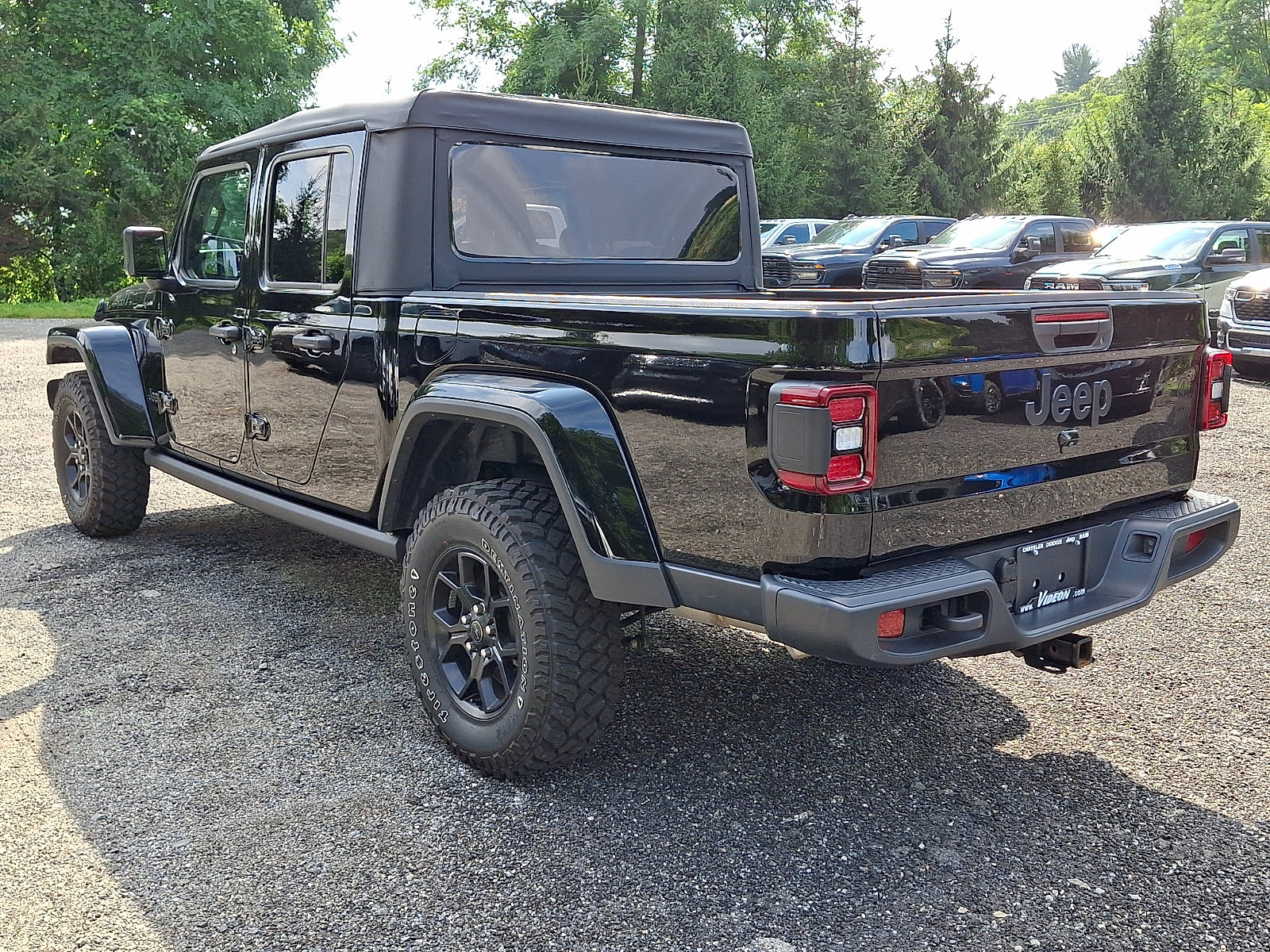 Certified 2025 Jeep Gladiator Sport AWD/4WD image 4