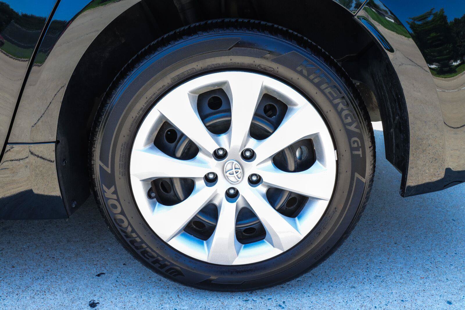 Used 2025 Toyota Corolla LE FWD image 20