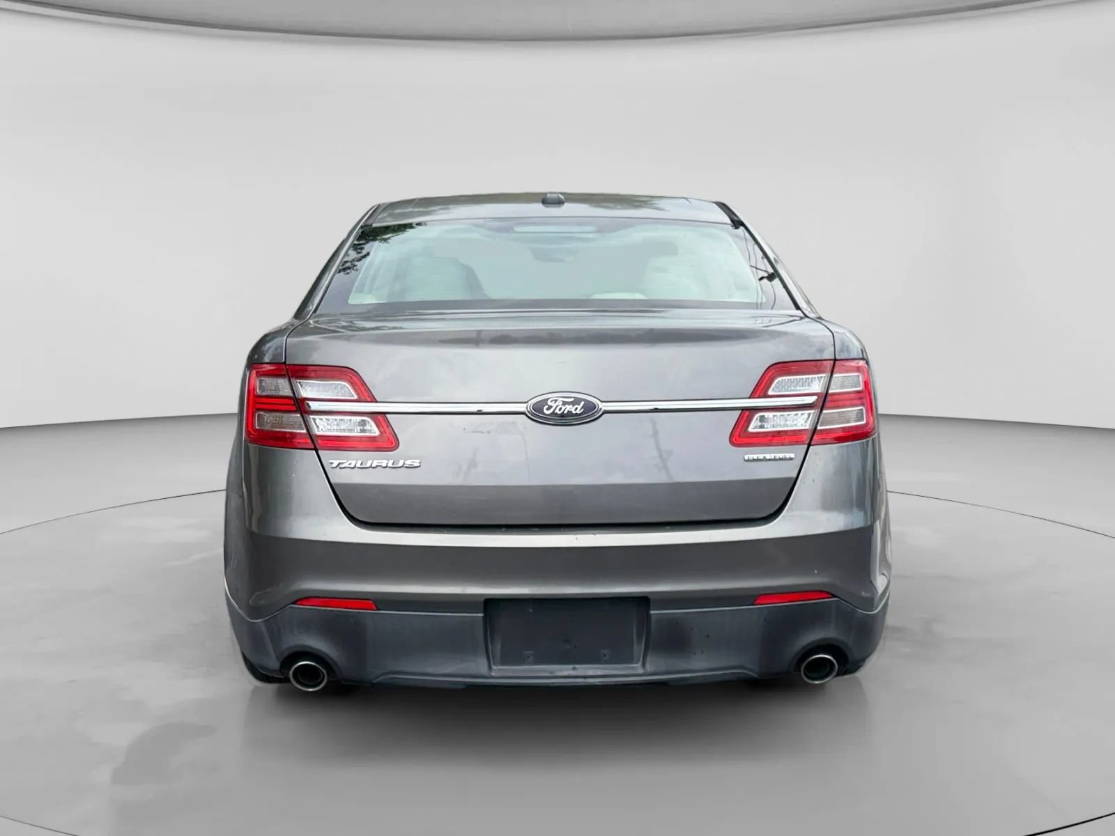 Used 2014 Ford Taurus SE FWD image 4