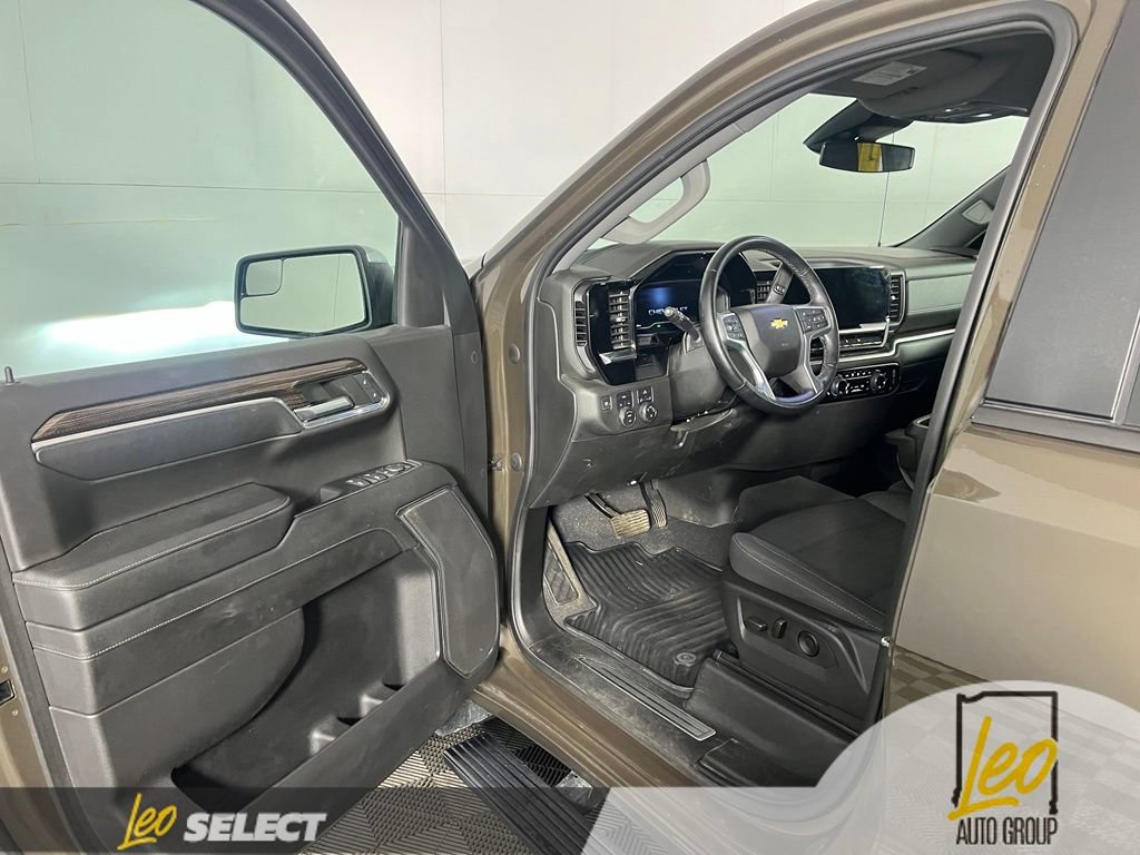 Used 2023 Chevrolet Silverado 1500 LT AWD/4WD image 9