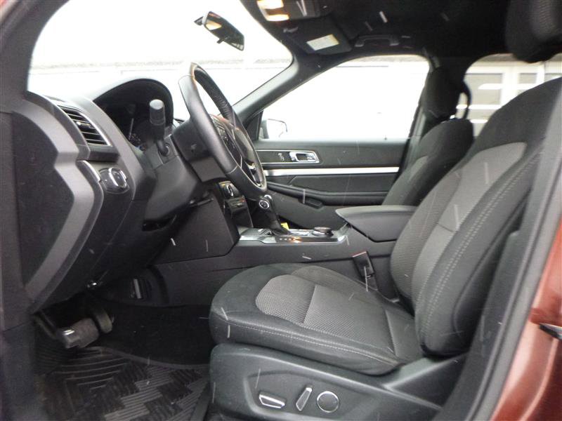 Used 2018 Ford Explorer XLT image 5