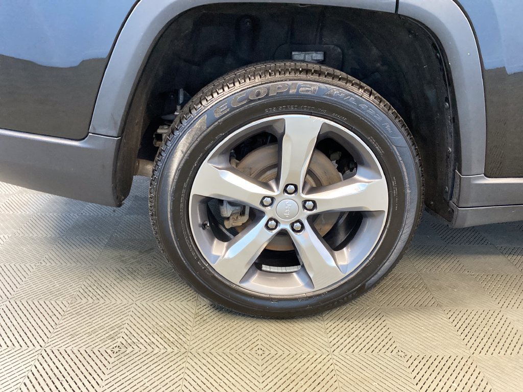 Certified 2021 Jeep Grand Cherokee L Limited AWD/4WD image 33